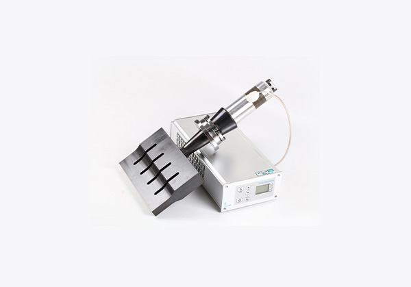 15K超聲波焊接發(fā)生器+換能器+法蘭盤(pán)+焊頭
